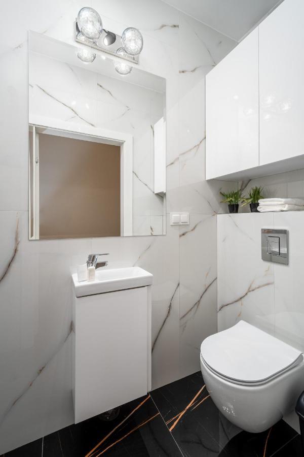 Warsaw Apartments Okrzei 12 Street エクステリア 写真